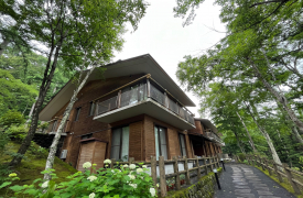 中軽井沢北 太郎山別荘地　建物　プライベート感豊かな立地に建つ四季折々の自然とスポーツを楽しめる管理良好の保養所