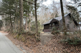 千ヶ滝別荘地 中区　建物　千ヶ滝温泉まで徒歩10分(約800m)　利便性の良い立地に建つリフォーム済みの別荘